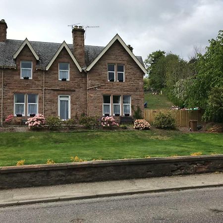 Cromarty View Guest House Accommodations & B&B Дингуолл Экстерьер фото