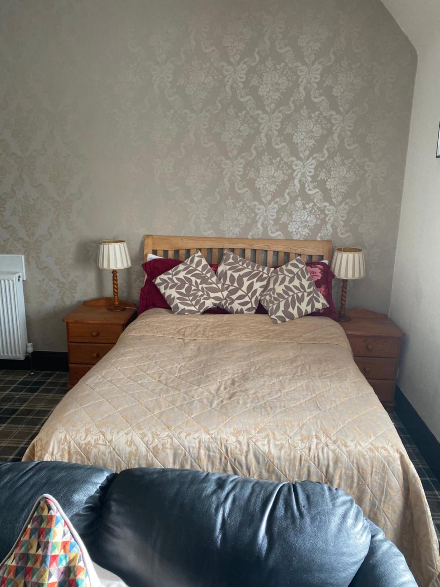 Cromarty View Guest House Accommodations & B&B Дингуолл Экстерьер фото