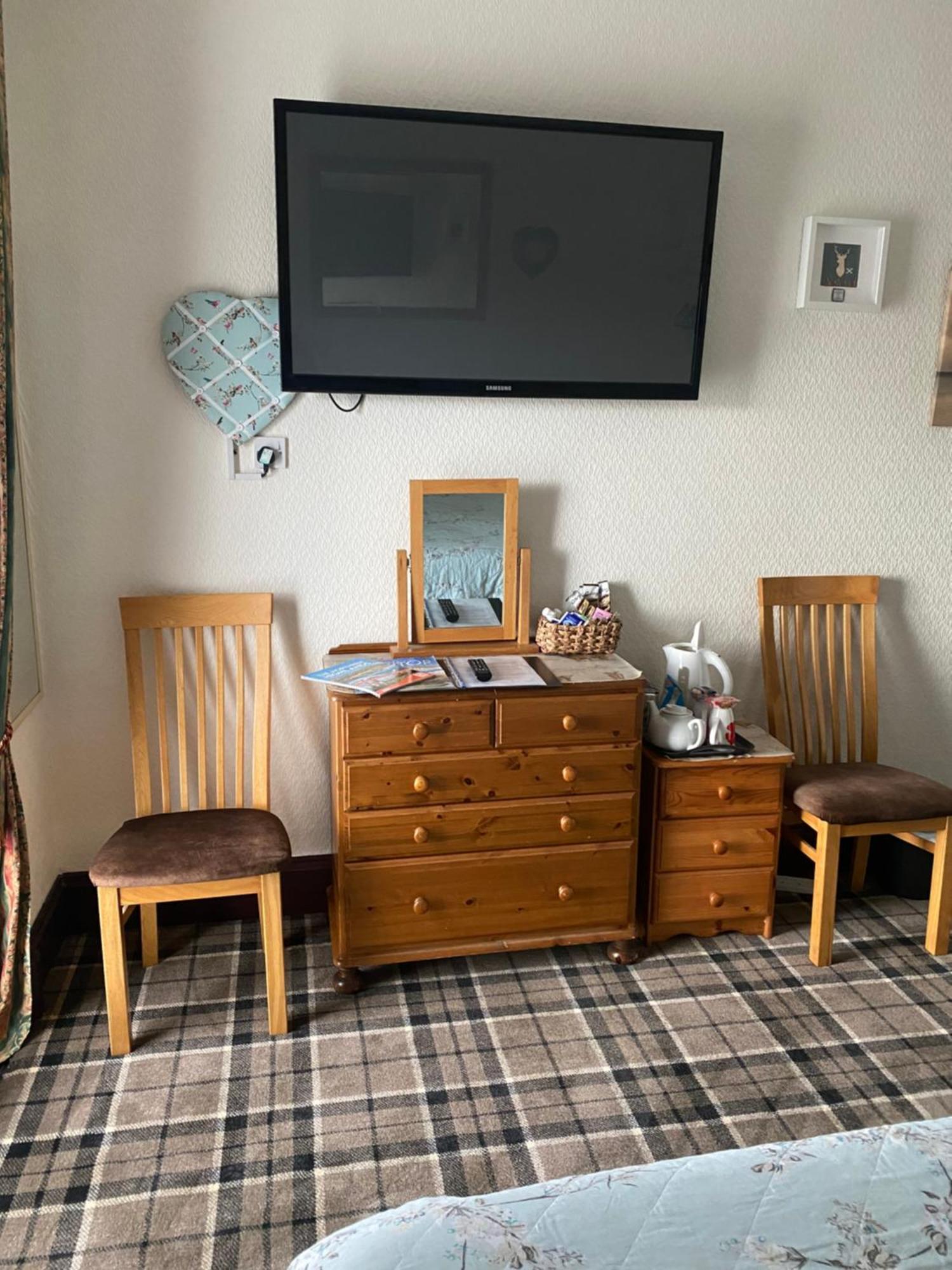 Cromarty View Guest House Accommodations & B&B Дингуолл Экстерьер фото