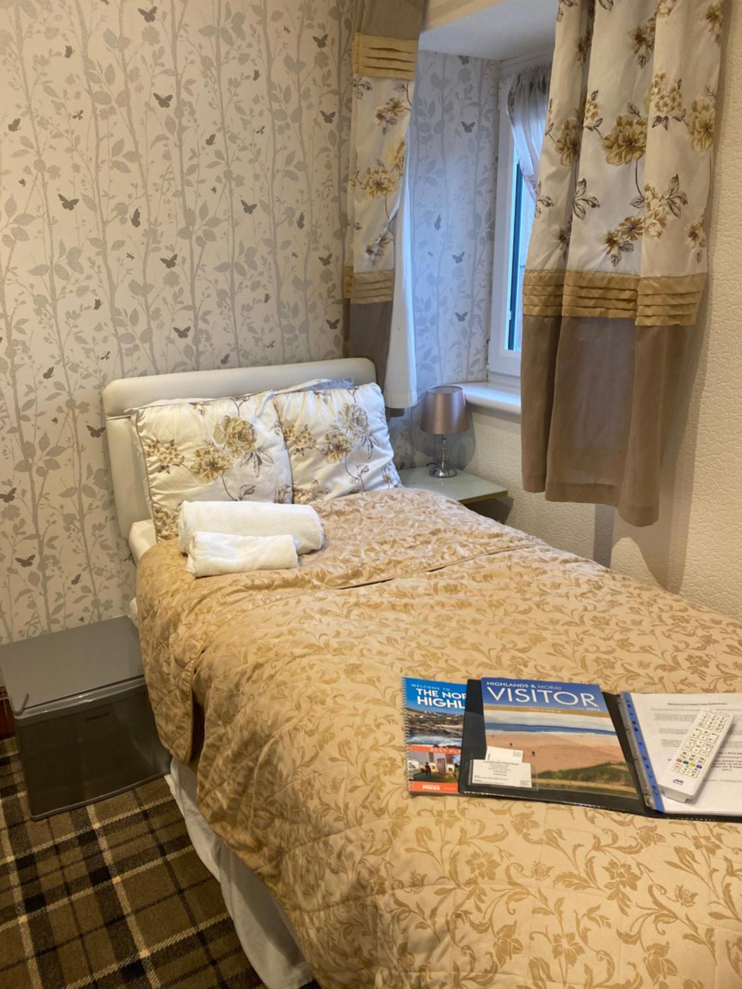 Cromarty View Guest House Accommodations & B&B Дингуолл Экстерьер фото