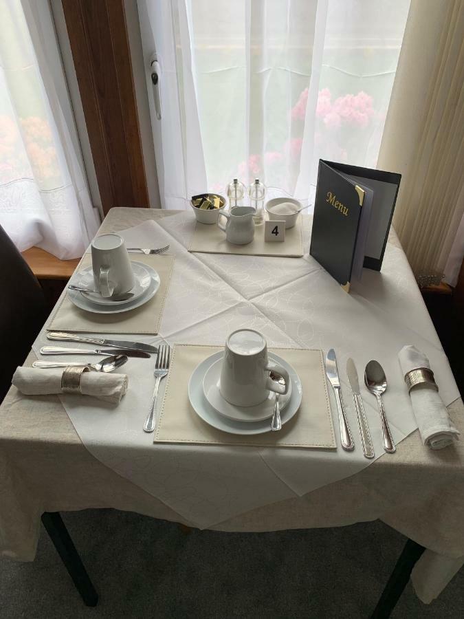 Cromarty View Guest House Accommodations & B&B Дингуолл Экстерьер фото