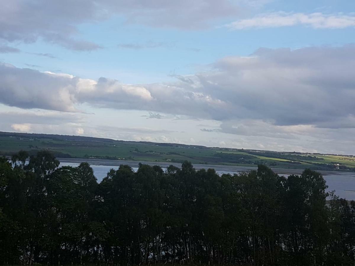 Cromarty View Guest House Accommodations & B&B Дингуолл Экстерьер фото