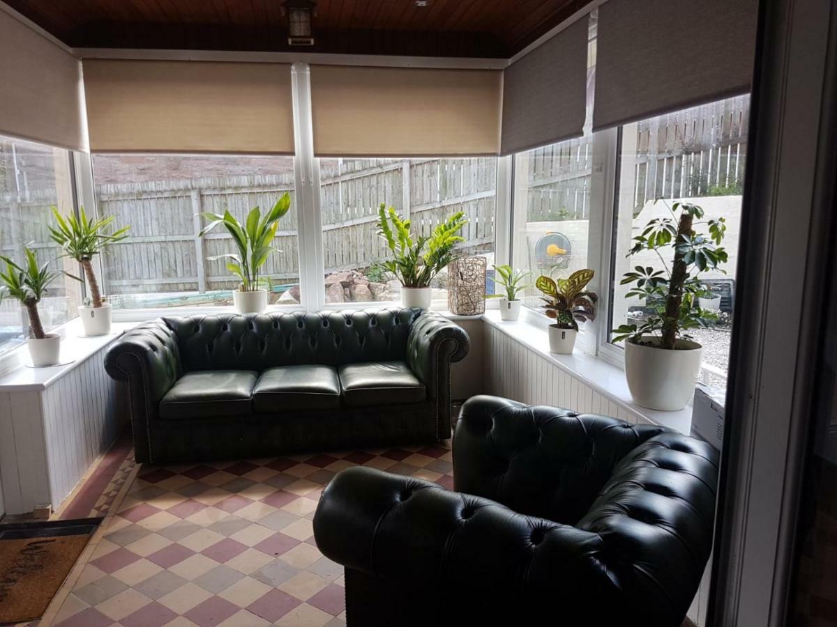 Cromarty View Guest House Accommodations & B&B Дингуолл Экстерьер фото